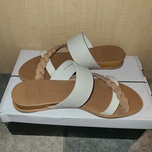 7.5 Dolce Vita Womens Penelope Slip On Casual Slide Sandals White Nude Casual